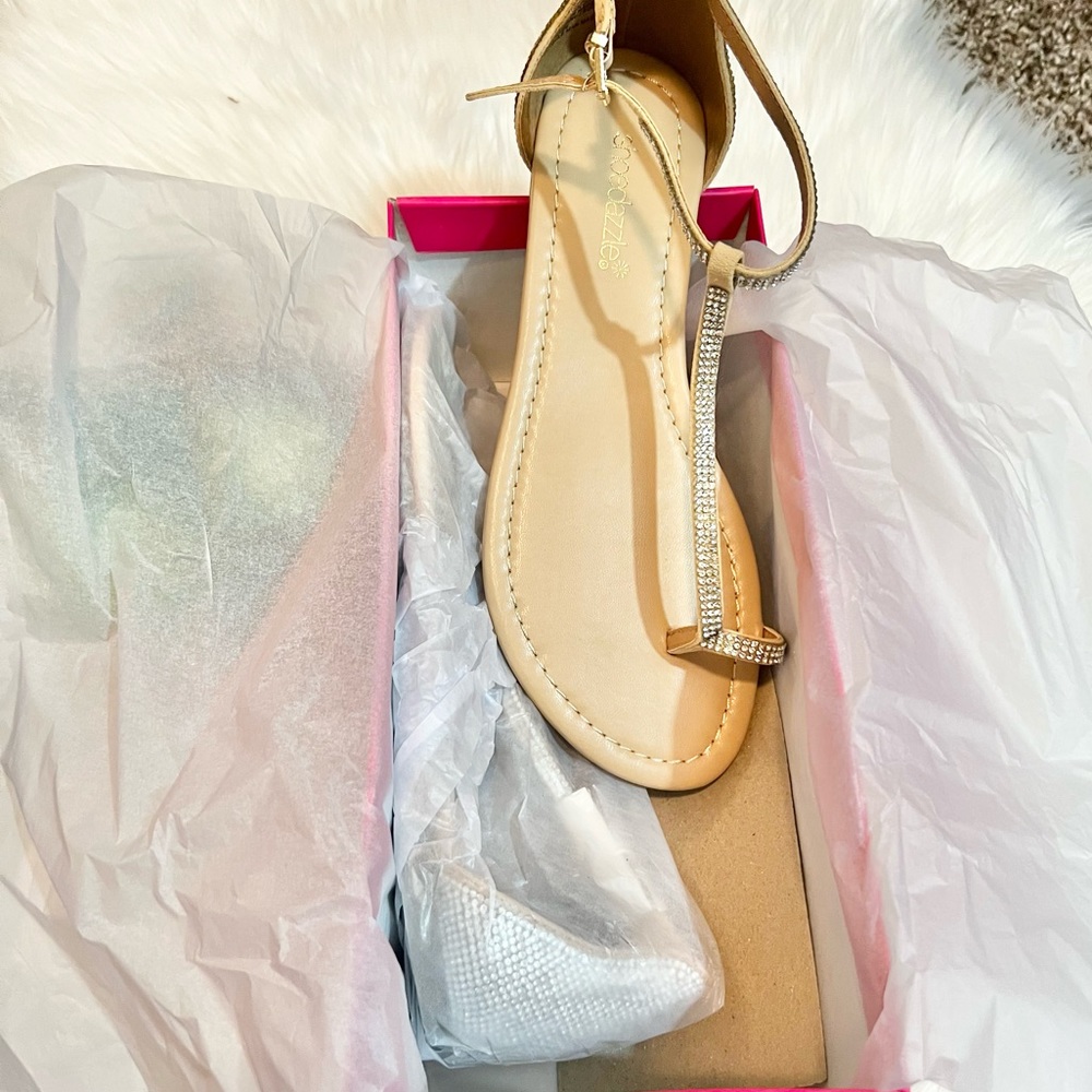 Beige Flat Sandals, Size 7.5 NEW IN BOX - Picture 6 of 10